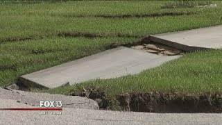 Large sinkhole opens in Spring Hill, Fla.