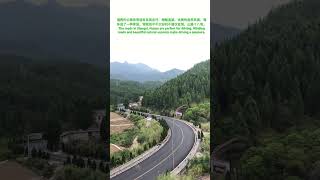 湖南湘西的公路非常适合自驾出行，蜿蜒盘旋，优美的自然风景，驾车成了一种享受。驾驶技术不太好的不建议自驾，山路十八弯。The roads in Xiangxi, Hunan are perfect