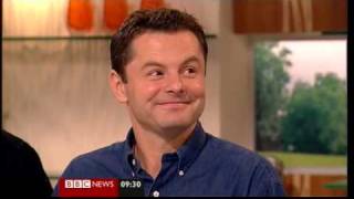 Chris Hollins doesn't like Susanna's fish pie! (06.02.10) - TopTellyFan