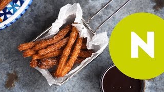 Churros csokoládészósszal | Nosalty