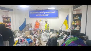 Вікдрито пункт видачі безкоштовного одягу від Республіканського штабу