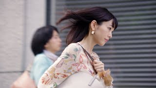 桐谷美玲、ふてニャンと“疾走”　斎藤工らと「ときめきが欲しい」　「ワイモバイル」新CM「ズキュン！1980」シリーズ 「はじまる」編