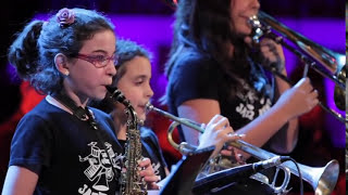 2011 Si tu vois ma mere     SANT ANDREU JAZZ BAND ( Alba Esteban , Alba Armengou, Paula Berzal)