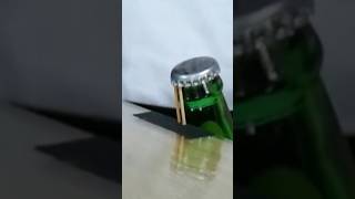 让我来试试牙签开啤酒盖Let me try opening a beer cap with a toothpick#shorts