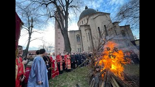 Nalaganje badnjaka ispred našeg hrama