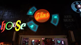 Ever Wonder How Neon Signs Are Made? Watch This! | Secretly Awesome