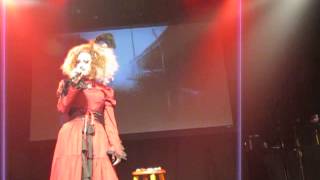 Jinkx Monsoon-\