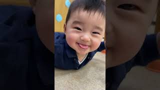 舌を出して笑うとっても可愛い赤ちゃん / Very cute baby with tongue sticking out and laughing #Shorts