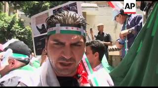 Anti and pro-Syrian protests in front of Syrian embassy