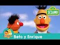 Sésamo: Beto y Enrique juegan 