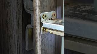 Automatic door closing device with hydraulic buffer! #tricks #tips #tutorials #craft #bushcraft #han