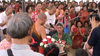 พุทธะอิสระ 15 เม.ย 56 ญาติธรรมสรงน้ำองค์หลวงปู่พุทธะอิสระ 2