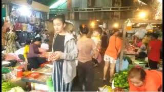 Cambodian Market - Buying Some Country Foods At Phsar Deum Thkouv - Phnom Penh