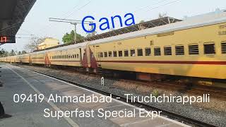 09419 Ahmadabad - Tiruchchirappalli Superfast Special Express With 22513 ET Wap4 Loco