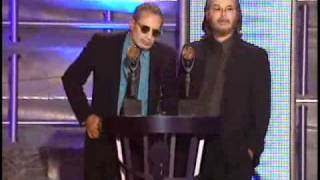 Steely Dan accepts award Rock and Roll Hall of Fame Inductions 2001