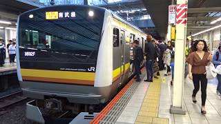 東急東横線とホーム上で立体交差している武蔵小杉駅に到着する南武線上りE233系