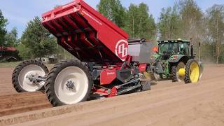 Dewulf Miedema Structural MS4000 potato planter with John Deere 6125R tractor