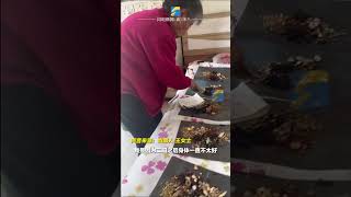 女子身体不适，找89岁的姥姥帮忙把脉、开药方、抓中药：“她是退休老中医，行医60多年了。”