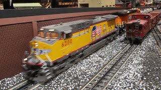 MTH UP AC4400CW #6200 \u0026 Lionel BNSF 25th Anniversary ES44AC #6179 pulling tank cars at CFMRRM