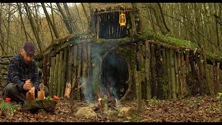 Build a Bushcraft Shelter under the tree - Cooking lamb arm over an open fire