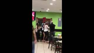 Viejas peleando por tacos @ Ultimo Taco