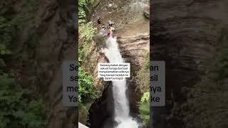 Kakak selamatkan adiknya yang hampir jatuh air terjun