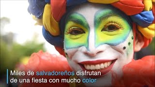 El Salvador: colorido desfile marca inicio de fiestas patronales