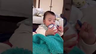 【生後6ヶ月】麦茶のストロー飲み練習中😂😂飲めて、、ないよね？笑#shorts #baby #babyboy #赤ちゃん #子育て #はるぴょんの日常