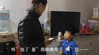 清香去北京的第一天，二猪回家找不到妈妈，急得团团转又忍住没有哭