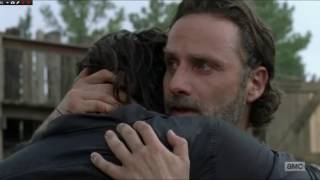 Daryl gives Rick his revolver twd s07e08