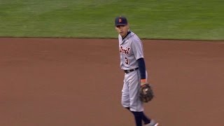 DET@MIN: Kinsler makes a tough play to rob Hunter