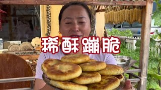 东北农村生活，翠花烙野菜馅饼，金黄酥脆，涛哥连吃3个夸真香