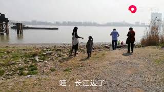 实拍滨江公园江边美景，大桥阅江楼尽收眼底，真是周末休闲好去处