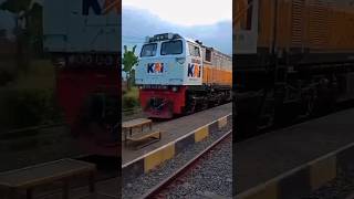 Cinematic nya dapat nilai berapa nih dari kalian??? #shorts #railfans #cinematic