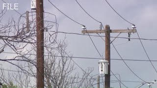 Strong winds knock out power to thousands across San Antonio overnight