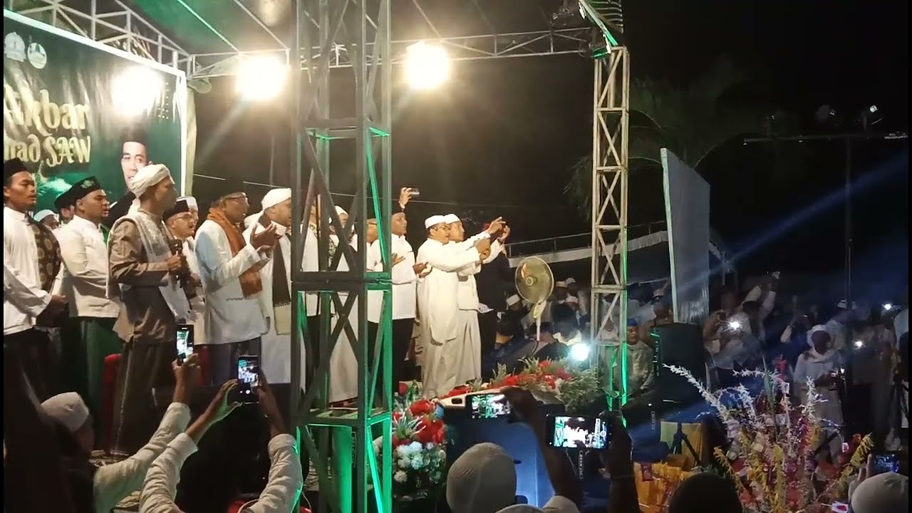 Maulid Nabi Muhammad Saw. Di Kota Masohi Di Meriahkan Guru Besar Ustad ...