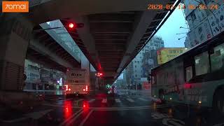 大都會客運 262 公車紅燈 10 秒後還闖紅燈