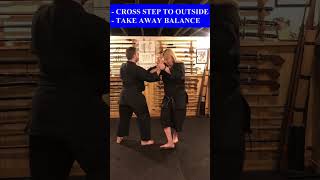 NINJA FIGHTING TECHNIQUES 🥷🏻 How To FIGHT against a ONE HAND GRAB for SELF DEFENSE #Shorts