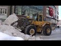 hakkari de kar dağları araçlar ile şehir dışına çıkartılıyor