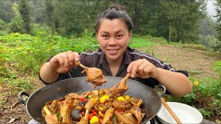 made a pot of stewed duck with chestnuts today今天歐妹剝了些板栗，做一大鍋香辣板栗鴨吃過癮