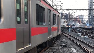 【東急5050系の帯には太い細いがある】東急東横線・東京メトロ日比谷線 中目黒駅にて