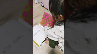 【育児Vlog】アッタ！たま１歳の絵本を読む様子　#shorts #babychallenge