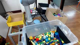 Artificial intelligence robotic Bin-picking using deep learning for Logistics Box clearing job