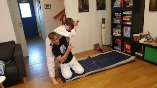 Living room Aikido - Kids (warm-ups, koshinage ukemi, irimi)