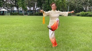 （Taichi ）Sifu Tsui Tin Ying徐鈿英師傅  （42式太極劍）五個難道動作《－》樣大家看的更清楚、提膝劈劍、分腳后點、蹬腳架劍、右左雲抹、擺腳架劍、￼￼慢動作練習。