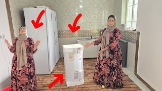 Buying a water heater tank to the bathroom door, moments full of love between mother and daughter