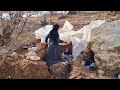 The construction of the cave before the snowstorm by the grandmother and the orphan boy