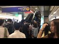 ชีวิตมนุษย์กรุงเทพ สถานี รถไฟใต้ดิน mrt สุขุมวิท กรุงเทพมหานคร ยามเช้า พฤหัสบดี 4 เมษายน 2562