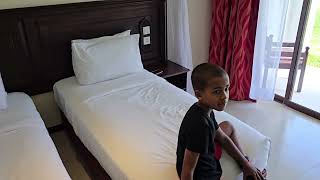 My Hotel Room Tour in Kenya: Dad Got  a  KID SIZE Bed!