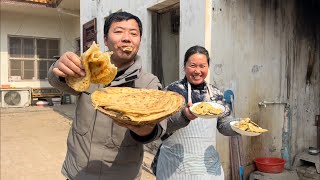 清香午饭炕葱油饼，葱香四溢很软和，几天不吃想的慌